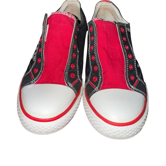 Levi’s Kids Size 6 Sneakers (10.5” X 3.5”) Canvas Upper Rubber sole EUC Red/Blk - Picture 2 of 7